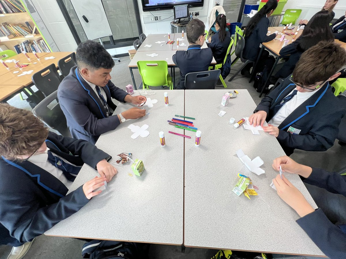 ChilternMMA's tweet image. This week’s MMA session focused on supporting pupils’ mental wellbeing and helping them manage their high expectations 📈🧠. Students had the chance to create positive affirmation boxes, encouraging them to reflect on and celebrate their unique strengths 💪🏼.
#MMABreakfast