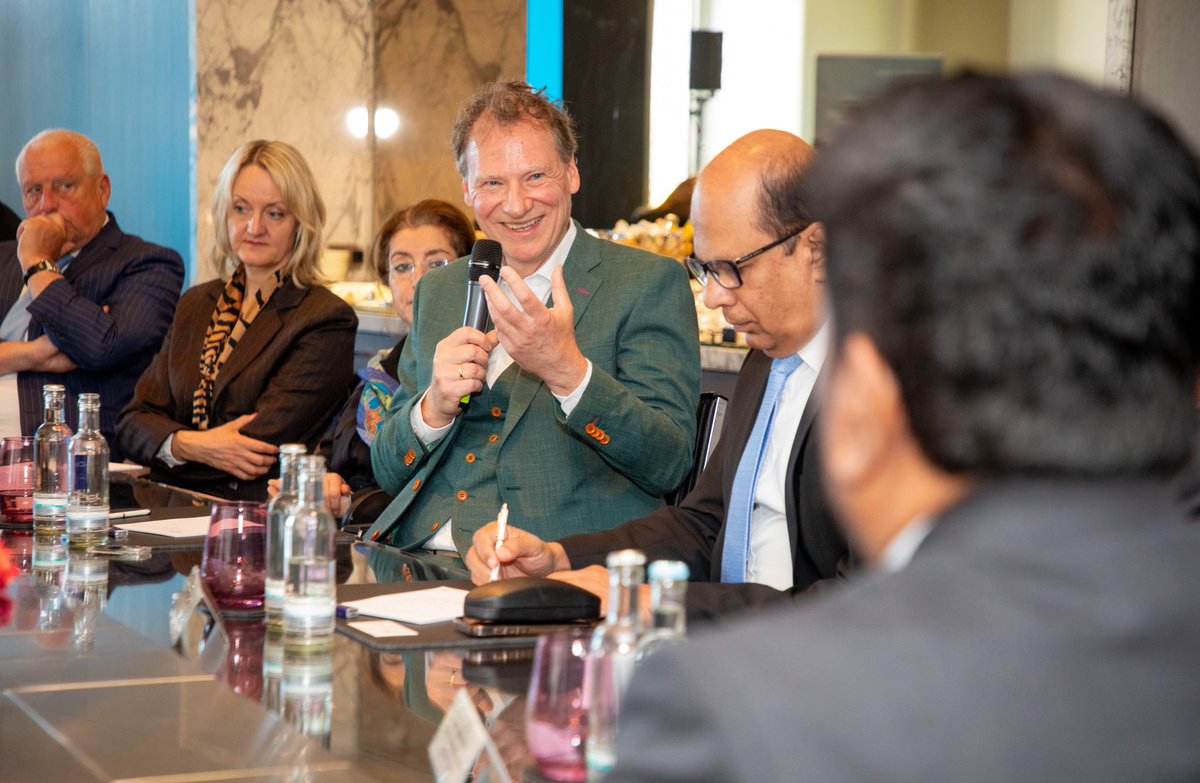 anuradisanayake's tweet image. This morning (13), I met with Representatives from the Tourism and travel industry associations and outbound tour operators in Berlin. I shared Sri Lanka’s progress in sustainable tourism & invited investors to explore new opportunities.
