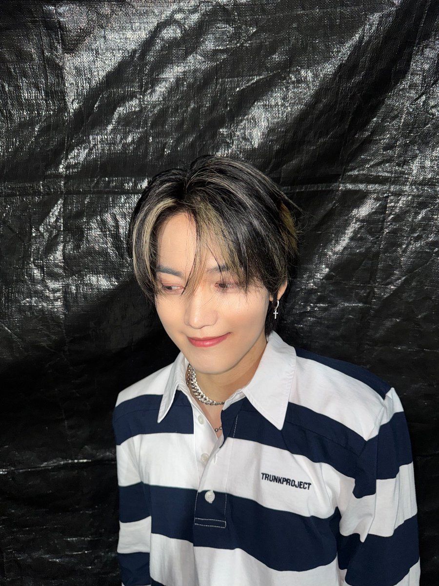 WM_ONOFF's tweet image. #온앤오프
#승준

여수 밤바다~🎆

여수에 온 기념으로 2행시 해보겠습니다.

여: 여름엔
수: 수박