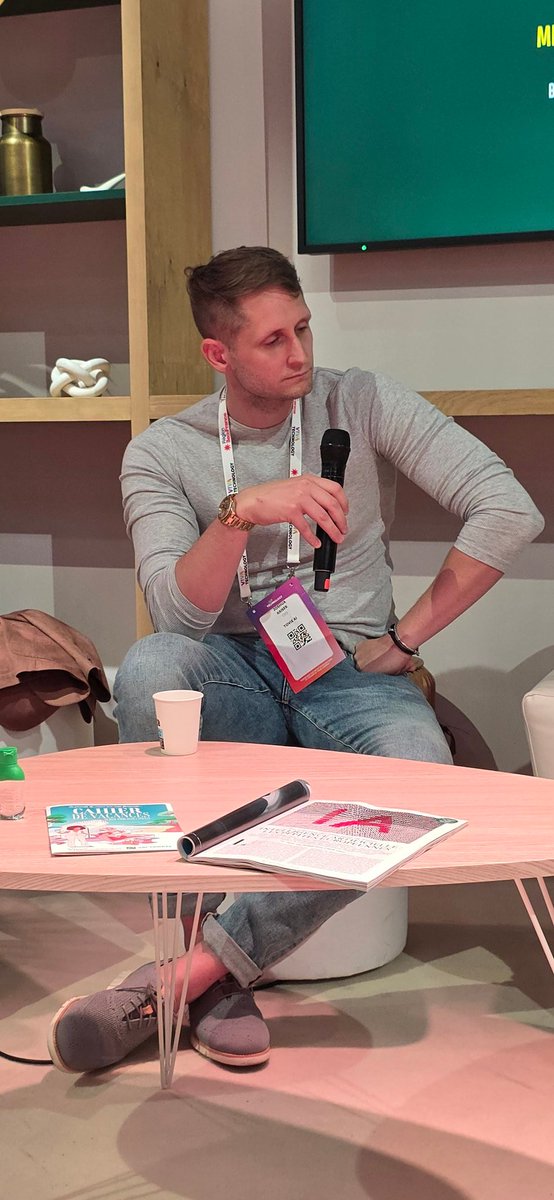 [ #vivatech ] #BNPPInnovationNest

🎙 Joshua Kaiser <a href="/TovieAi/">Tovie AI</a>
Quelle est la différence entre un chatbot et une AI agentique ? 

Le Chatbot est défini par un modèle e limité au niveau conversationnel, ce qui n'est pas le cas de l' IA agentique .

<a href="/jblefevre60/">Jean-Baptiste Lefevre</a> <a href="/pierrepinna/">Pinna Pierre</a>