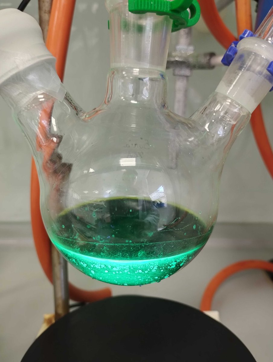 ezc_group's tweet image. Sonia running a shrek reaction🧪💚
Not sure if it’s ogre yet, but it’s definitely glowing.😍
@StAndrewsChem @StAndrewsOsc
#fluorescencefriday #PhDLife #swampchemistry #ChemistryInColor #GlowUpInTheLab #SciHumor