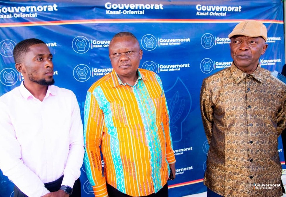 Reçu au gouvernorat de la province du Kasaï Oriental le vendredi 6 juin 2025, nous avons eu l'honneur d'être accueillis par le ministre provincial des ITPR, qui exerçait également les fonctions de gouverneur par intérim.