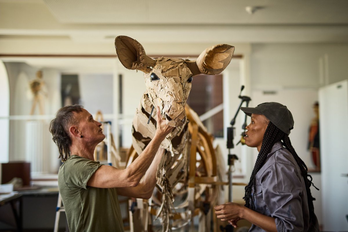 Un’opera d’arte pubblica itinerante contro la crisi climatica come spettacolare anteprima della #BiennaleDanza2025: è #TheHerds, “un’esperienza di teatro-danza” su vasta scala che attraversa città africane ed europee per scuotere le coscienze e promuovere un’azione di
