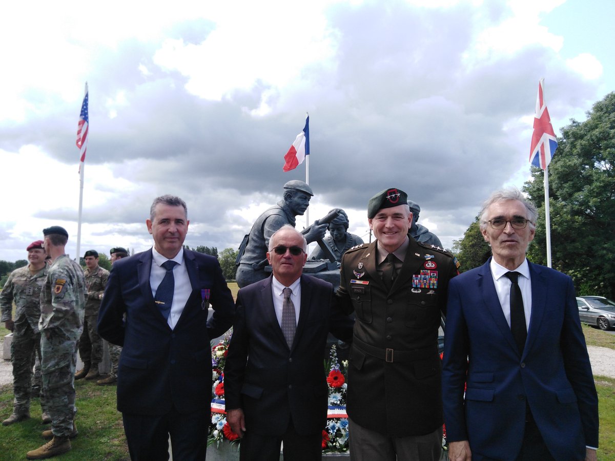 Fondation de la Résistance (@fondationresist) on Twitter photo À l’occasion du 81e anniversaire du débarquement de Normandie, la <a href="/fondationresist/">Fondation de la Résistance</a> a co-organisé avec la commune de Sainte-Marie-du-Mont (Manche) une cérémonie, présidée par son maire Charles de Vallavieille, autour du Normandy French Resistance Monument. À l’occasion du 81e anniversaire du débarquement de Normandie, la <a href="/fondationresist/">Fondation de la Résistance</a> a co-organisé avec la commune de Sainte-Marie-du-Mont (Manche) une cérémonie, présidée par son maire Charles de Vallavieille, autour du Normandy French Resistance Monument.