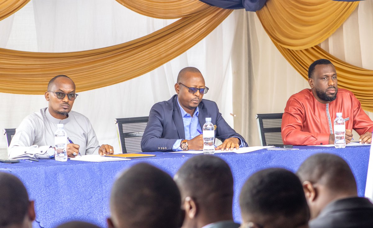 RwandaEngineers's tweet image. The ceremony, led by Chairman Eng. Gentil Kangaho, Registrar &amp;amp; Council Member Eng. Alexis Dushimire Hategekimana, and CEO/Executive Secretary @Sabiti1Steven, welcomed this talented cohort into our professional family.1/2

#EngineeringExcellence# #EngineeringEthics #OathTaking