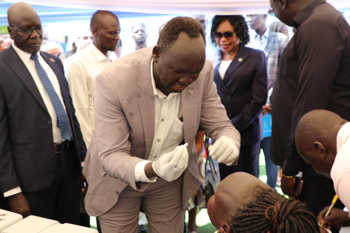 WHO South Sudan (@whosouthsudan) on Twitter photo ✈️🩺 Big news for travelers and staff of JIA!
To boost border health services & strengthening of points of entry, @MoHSouthSudan —supported by <a href="/WHOSouthSudan/">WHO South Sudan</a>, <a href="/unicefssudan/">UNICEF South Sudan</a>, @IOM & other partners — has launched a #yellowfever & #cholera vaccination at Juba International Airport ✈️🩺 Big news for travelers and staff of JIA!
To boost border health services & strengthening of points of entry, @MoHSouthSudan —supported by <a href="/WHOSouthSudan/">WHO South Sudan</a>, <a href="/unicefssudan/">UNICEF South Sudan</a>, @IOM & other partners — has launched a #yellowfever & #cholera vaccination at Juba International Airport