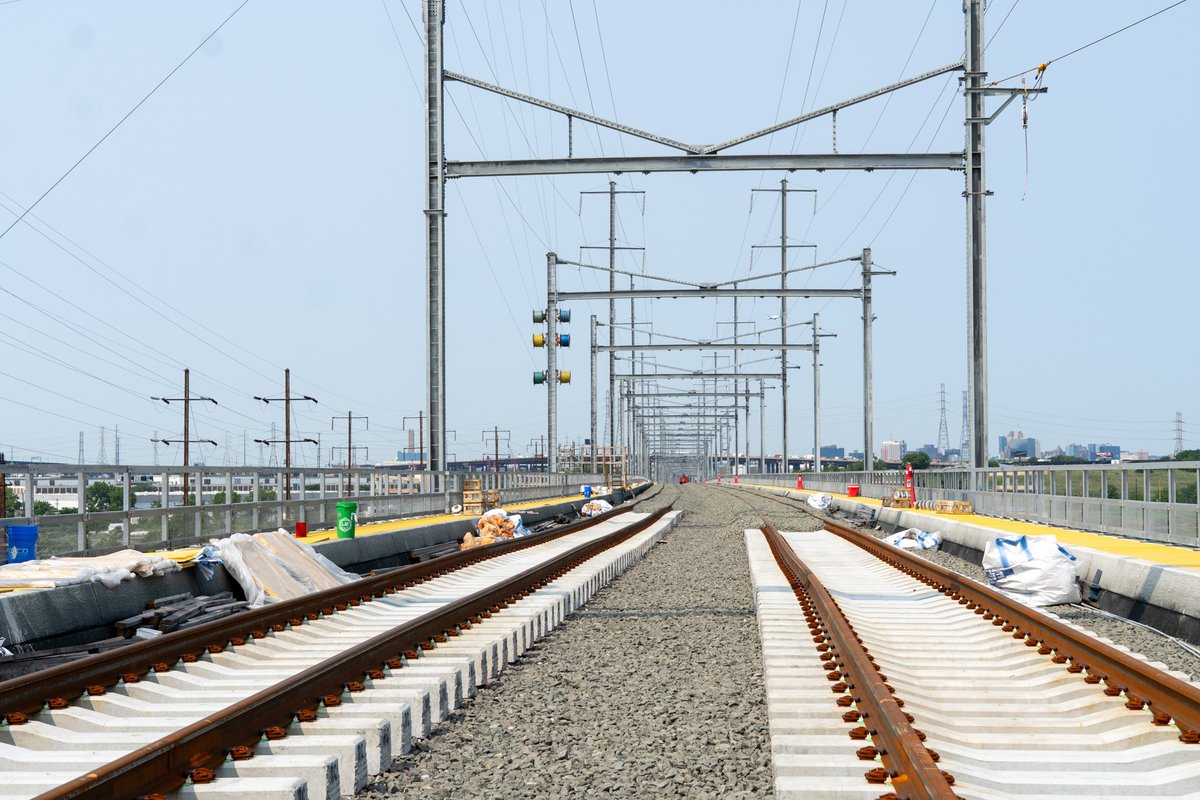 Progress continues at Portal North Bridge! 

Recent construction includes the installation of catenary poles, ballast, tracks, and power wires to support future rail operation reliability along the Northeast Corridor.