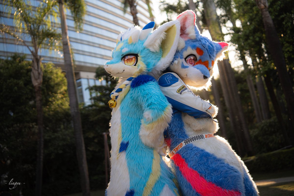 #FursuitFriday 
友人