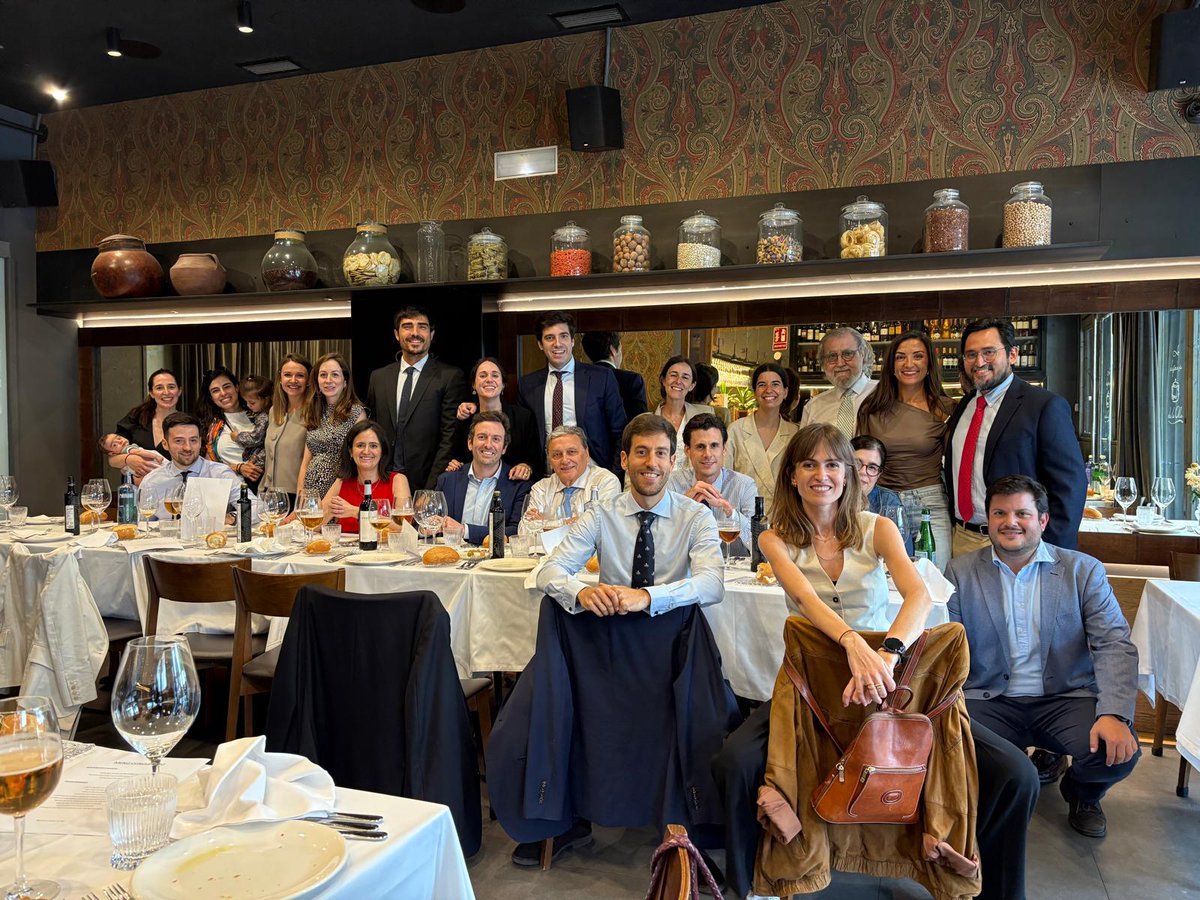 Enrique Chacón (@quique_chc) on Twitter photo El 6 de junio celebramos el 10º aniversario del inicio de nuestra residencia en la <a href="/ClinicaNavarra/">Clínica Universidad de Navarra</a>.
Reencuentro emocionante, cálida bienvenida de <a href="/CamposJoseba/">Joseba Campos Capelastegui</a>, reflexiones sabias de los Prof. Quiroga y Pardo, y muchas ganas de seguir construyendo juntos!
¡Nos vemos en el 20º! El 6 de junio celebramos el 10º aniversario del inicio de nuestra residencia en la <a href="/ClinicaNavarra/">Clínica Universidad de Navarra</a>.
Reencuentro emocionante, cálida bienvenida de <a href="/CamposJoseba/">Joseba Campos Capelastegui</a>, reflexiones sabias de los Prof. Quiroga y Pardo, y muchas ganas de seguir construyendo juntos!
¡Nos vemos en el 20º!