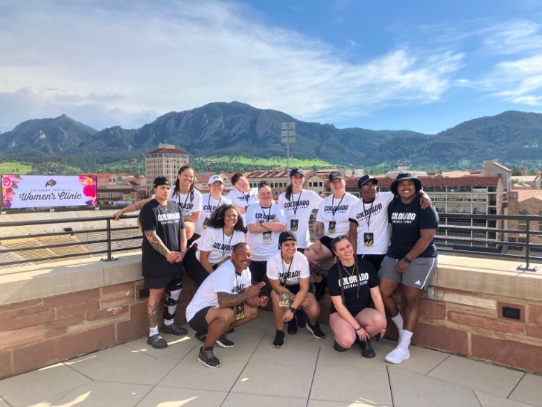 CUaunties's tweet image. Big shout to the ladies that are truly on the gridiron @DenverBanditsFB! We had fun! CU at the games! #WomenTackleFootball #WNFC #WomenWhoLoveFootball #CUauntiesSupport #WomenFootballClinic