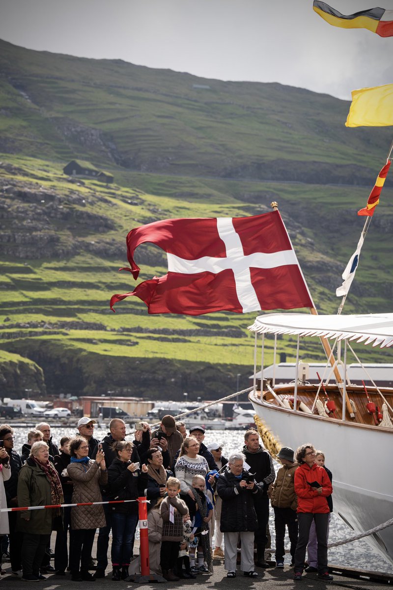 DenmarkinUSA's tweet photo. This week, Their Majesties The King and Queen of Denmark and HRH Princess Josephine paid their first official visit to the Faroe Islands, an integral part of the Kingdom of Denmark 🇫🇴🇩🇰🇬🇱

They met local communities, visited Parliament, and explored cultural sites.

📷 Kongehuset https://t.co/2koPZVhfAn