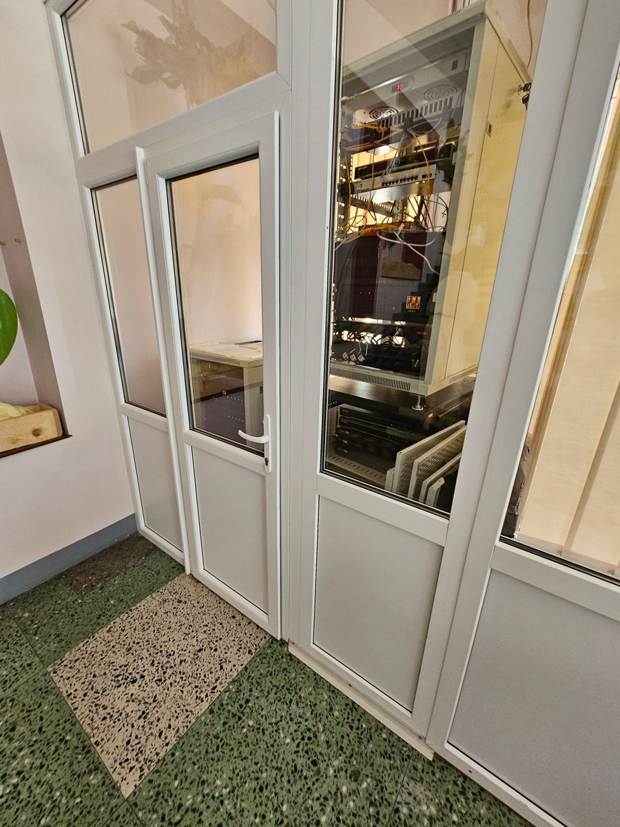 Šodien redzēju šādu serveru telpu. 😁