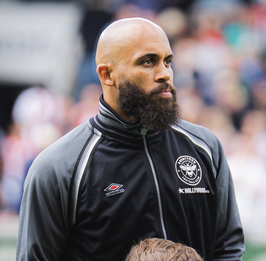 JBTFooty's tweet image. 🚨 | Manchester United are focused on signing Bryan Mbeumo as part of their strategy to recruit bald players and cut costs on shampoo and conditioner ahead of the 25/26 season. 🇨🇲

(via @DavidOrnstein)