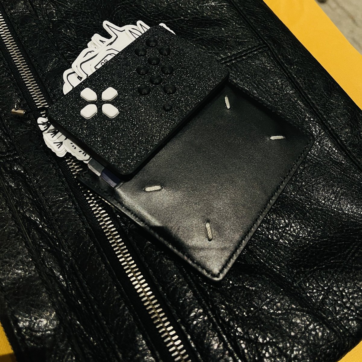 SaigaDOS 🔜CB2025🔜CEO2025🔜EVO2025 (@saigados) on Twitter photo Shout-outs to <a href="/RectangleCorner/">Rectangle Corner ➡️ Let's Drink The Pool</a> for this cute lil' card sized controller. went with a simple colorway that matches my wallet 😚 Shout-outs to <a href="/RectangleCorner/">Rectangle Corner ➡️ Let's Drink The Pool</a> for this cute lil' card sized controller. went with a simple colorway that matches my wallet 😚