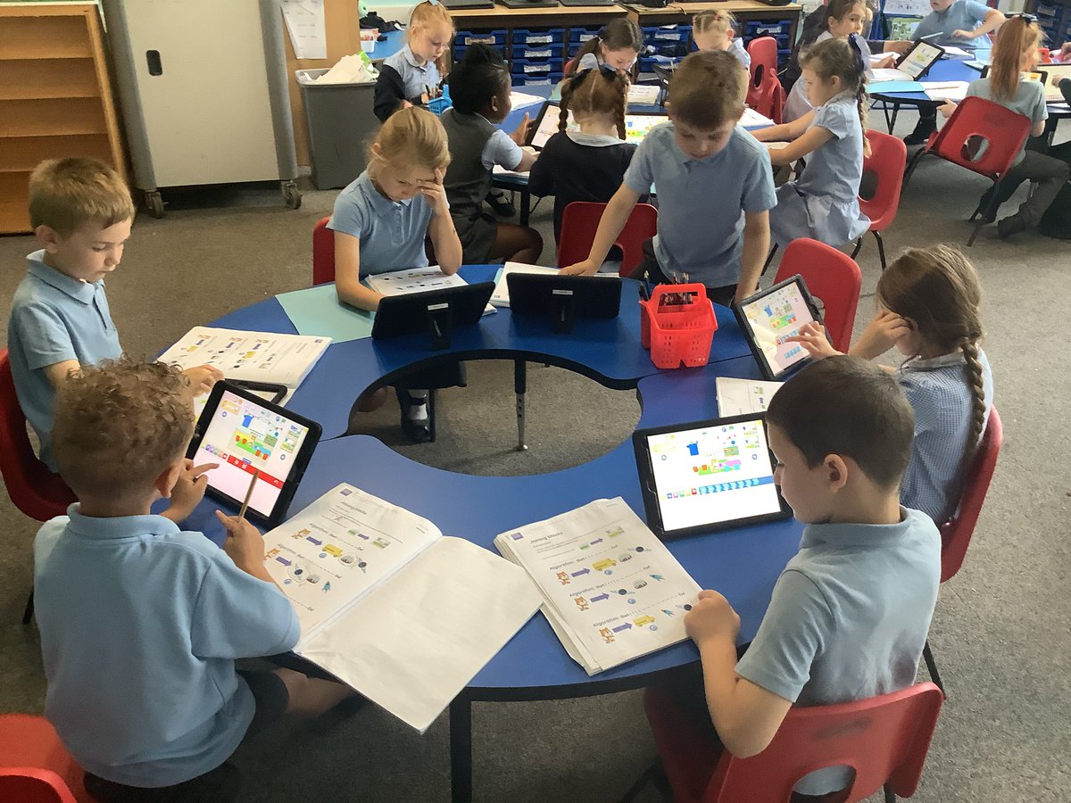 MrsSJ_Thatto's tweet image. We have been practising joining and using the start and end blocks when using Scratch Jr #ThattoPrim_computing