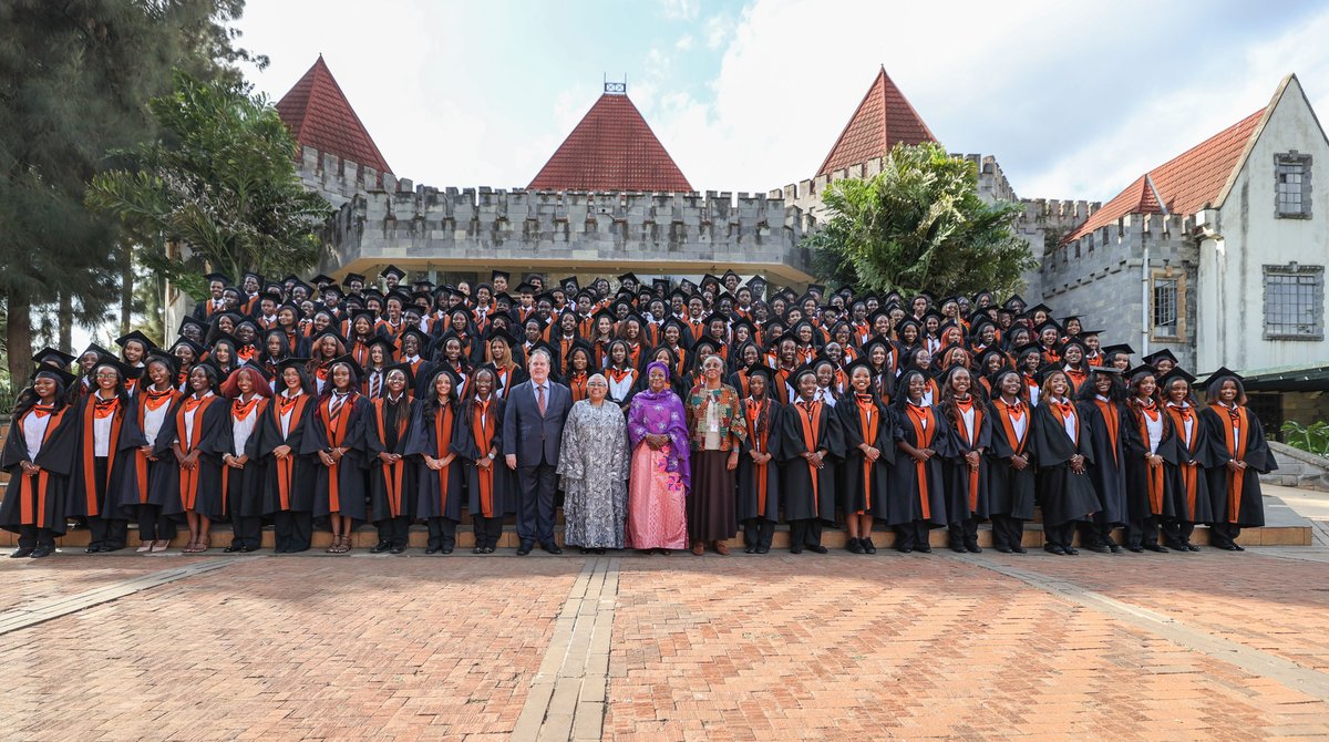4thPresidentKE's tweet image. Use Your Talents to Build a Better World, Former First Lady Urges Graduates
NAIROBI 13TH JUNE, 2025: Former First Lady Margaret Kenyatta today encouraged young scholars to become architects of global change, urging them to harness their talents to transform lives and pursue…
