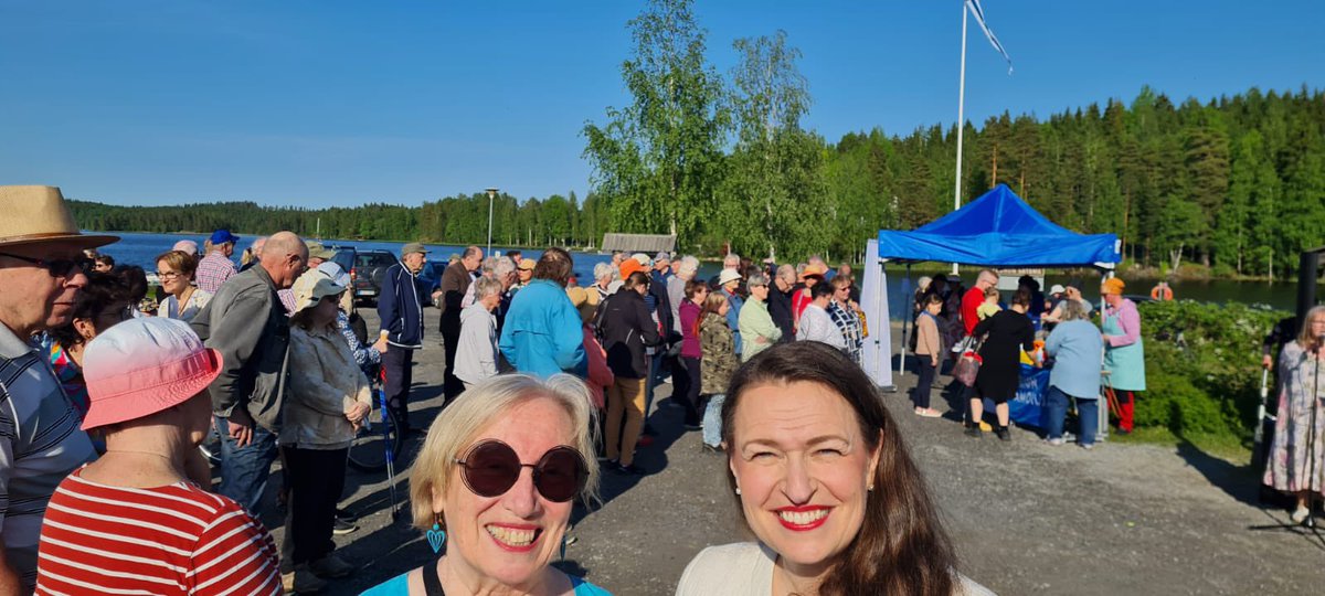 Aurinko ja kesätapahtumat❤️ Tänään oli ilo toimia Kurun kesän avaajana. Kiitos tämän ja kaikkien iloisten kesätapahtumien järjestäjille! Rentoutuminen ei aina vaadi pitkiä matkoja tai suuria suunnitelmia. Usein parhaat hetket syntyvät kohtaamisista ja yhdessäolosta.Iloista kesää!