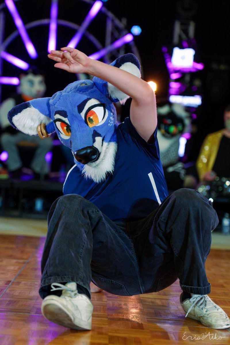 dancin deer #FursuitFriday