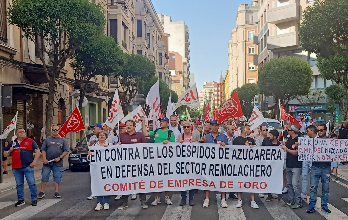 En la manifestación convocada en León contra el cierre de Azucarera en la Bañeza. 
La clase trabajadora está en contra de que nos tomen el pelo. ¡No al ERE de Azucarera!
¡No al despido de 251 trabajadores!