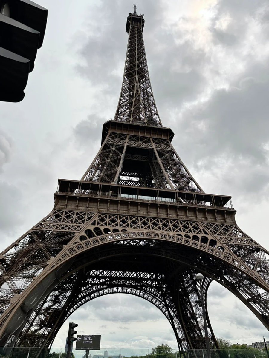 Linaprancis's tweet image. me and the city of Paris, hopefully later I will have friends here, because the main city is too beautiful to be enjoyed alone  , I Love paris 🇫🇷🌹🇫🇷❤️

#ParisNights #EiffelMagic#LivingInParis
#Parislife #Parisgirl #Parisgirls #Parisfashion #Paristown🥰#Dailyparis #SelfLove