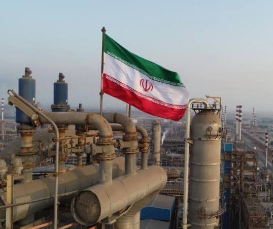 JUST IN: 🇮🇱🇮🇷 Israel threatens to strike Iranian oil and gas refineries.