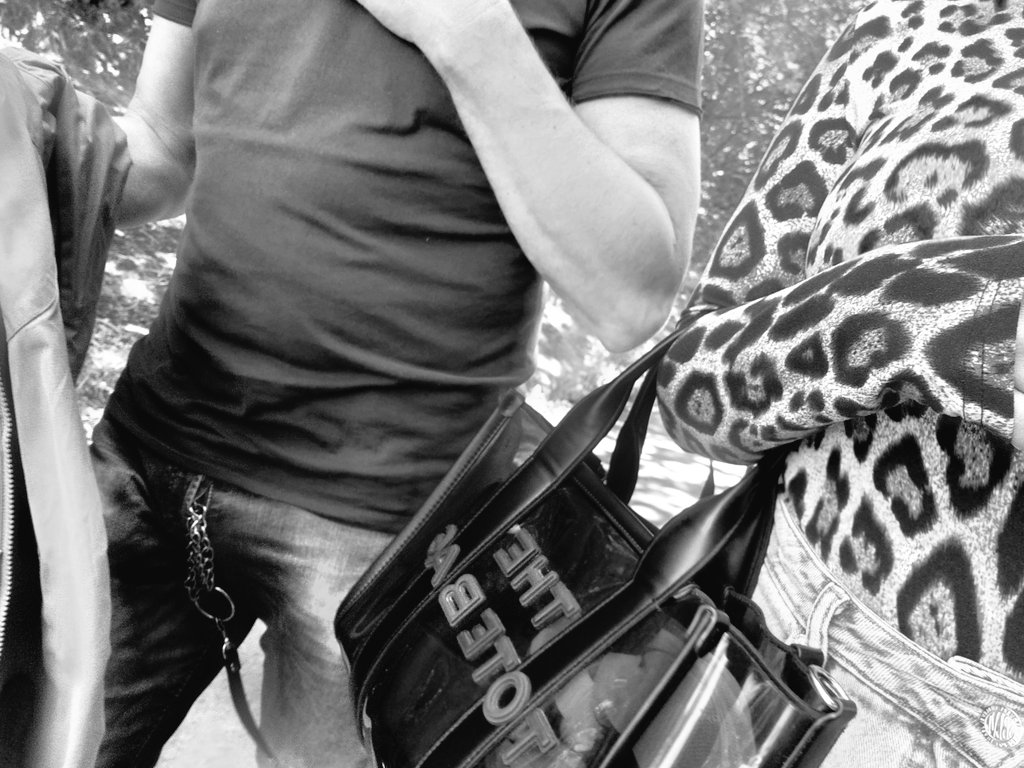 Walkies mit meinem Sklaven. 

Ich liebe den Sommer und die Möglichkeit, Outdoor zu verweilen. 

Meld dich bei mir, für dein eigenes Outdoor Erlebnis 😈🔥

Quesadila-coco.de