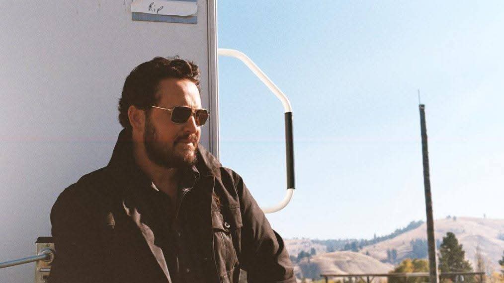 OutFitMeToo's tweet image. Day 5: BTS Photos 
@mar3277 Just for you! 💙💙
#15DaysofBethRip #BetbRip #YellowstoneTV