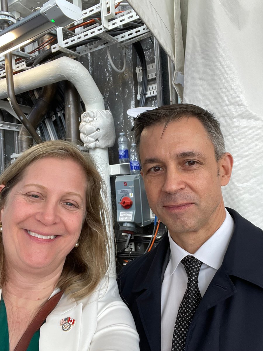 Honorée d’avoir assisté à la cérémonie historique de mise en service du Navire Canadien de Sa Majesté Frédérick Rolette, le tout nouveau navire de patrouille extracôtier de l’Arctique de la Marine royale canadienne.
Il s’agit du premier navire de la Marine royale canadienne mis