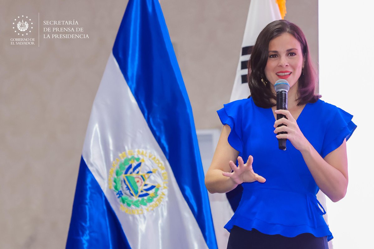 <a href="/nayibbukele/">Nayib Bukele</a> <a href="/CONAMYPESV/">CONAMYPESV</a> <a href="/PaulDSteiner/">Paul Steiner</a> <a href="/MITURElSalvador/">Ministerio de Turismo</a> <a href="/MorenaValdezSV/">Morena Valdez 🇸🇻</a> <a href="/PNUDSV/">PNUD El Salvador</a> #EstrategiaDeIncubación | “Hoy se les va a entregar el capital semilla y es muy importante porque van a poder llevar sus proyectos a mayor escala. Me emociona que veo marcas conocidas, también a muchas mujeres que van a ser beneficiarias”: directora general de la <a href="/AgenciaEsco/">ESCO</a> del