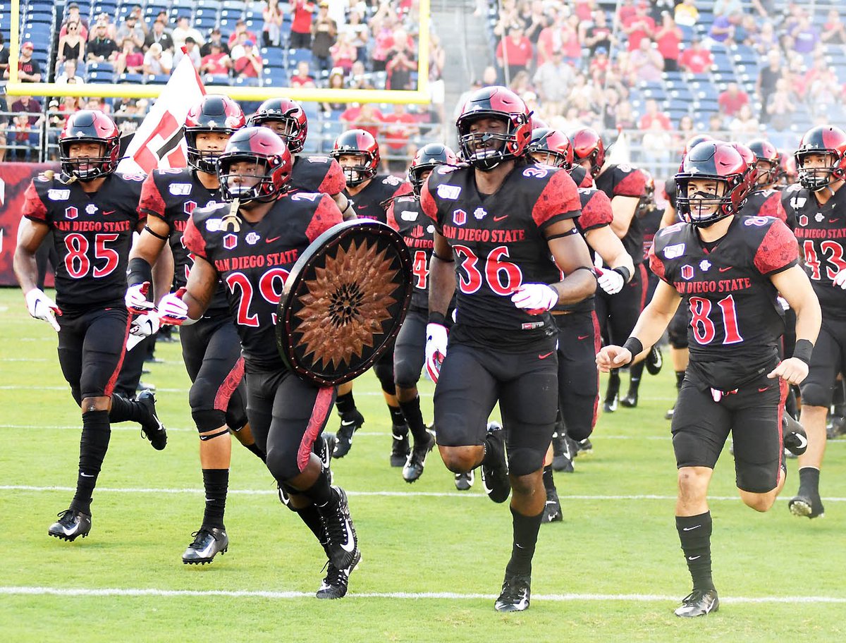theejjohnson_'s tweet photo. I will be at the sdsu camp today. excited and ready to work. We ready… 

@DarianLH3 https://t.co/ZAOlw1EQMH