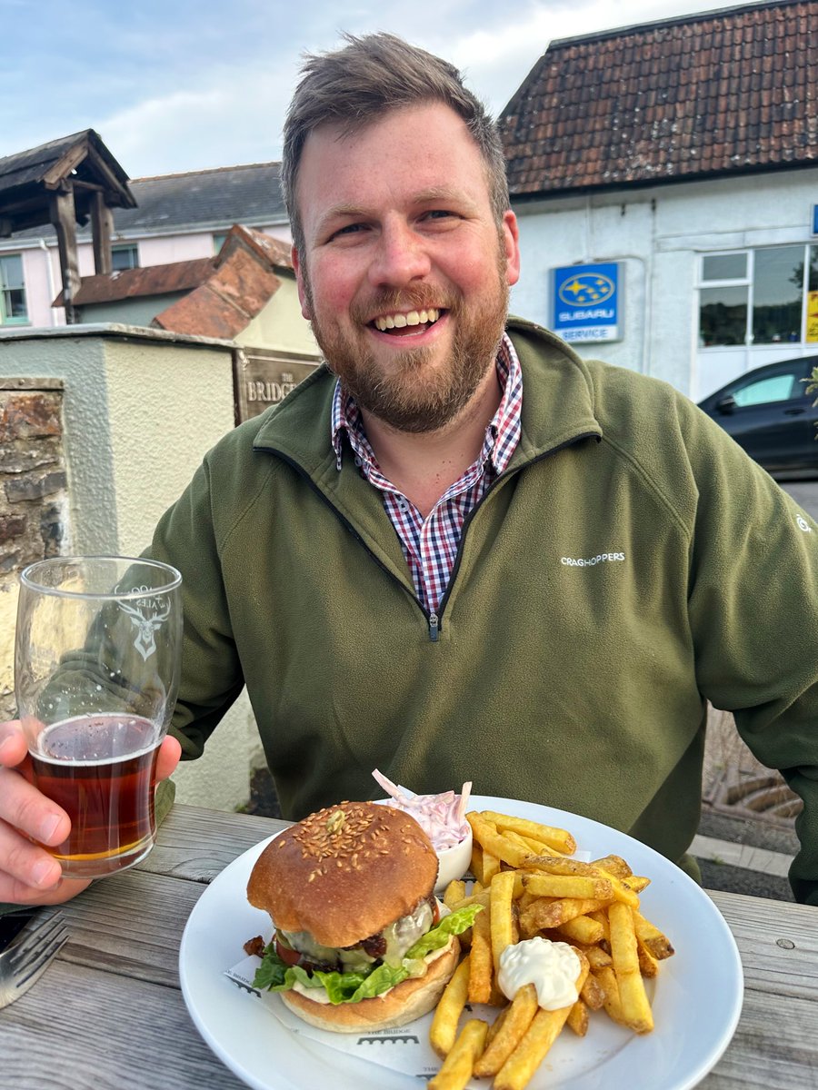 Happy Friday! Great to catch up with my brother for a burger and a pint of @ExmoorAles earlier this week! Have a great weekend, whatever you have planned! 🍻🍔