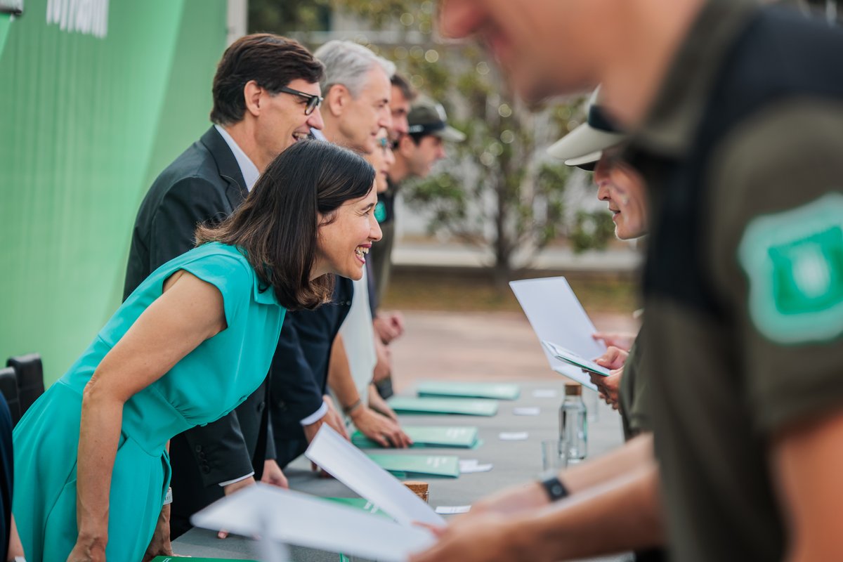 Agents Rurals (@agentsruralscat) on Twitter photo 🟢 Avui hem celebrat l'acte de lliurament diplomes de la 12a promoció d'#AgentsRurals a l'<a href="/ispccat/">ISPC</a>.
👩🎓👨🎓104 aspirants han superat el Curs de Formació Bàsica, en un acte presidit pel president del <a href="/govern/">Govern de Catalunya</a> <a href="/salvadorilla/">Salvador Illa Roca</a> acompanyat per la consellera d'<a href="/interiorcat/">Interior i Seguretat Pública</a> <a href="/nuriaparlon/">Parlon #apeudecarrer #interioriseguretatpública</a>. 🟢 Avui hem celebrat l'acte de lliurament diplomes de la 12a promoció d'#AgentsRurals a l'<a href="/ispccat/">ISPC</a>.
👩🎓👨🎓104 aspirants han superat el Curs de Formació Bàsica, en un acte presidit pel president del <a href="/govern/">Govern de Catalunya</a> <a href="/salvadorilla/">Salvador Illa Roca</a> acompanyat per la consellera d'<a href="/interiorcat/">Interior i Seguretat Pública</a> <a href="/nuriaparlon/">Parlon #apeudecarrer #interioriseguretatpública</a>.