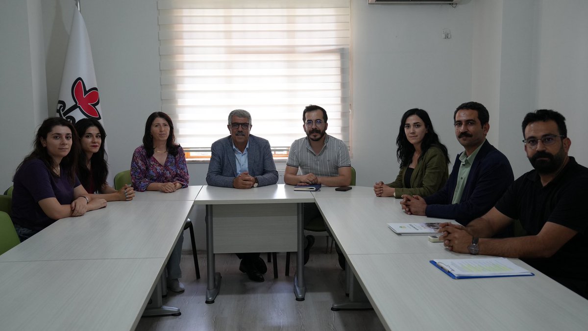 🔶Eş Başkanlarımız ‘Katılımcı Bütçe’ Kapsamında Ziyaretlerini Sürdürüyor 

Eş Başkanlarımız Leyla Ayaz ve Siraç Çelik, belediyemiz tarafından başlatılan  ‘Katılımcı Bütçe Bağlar Modeli’ çalışmaları kapsamında ziyaretlerine devam ediyor. 

Eş Başkanlarımız, Diyarbakır Barosu’nu