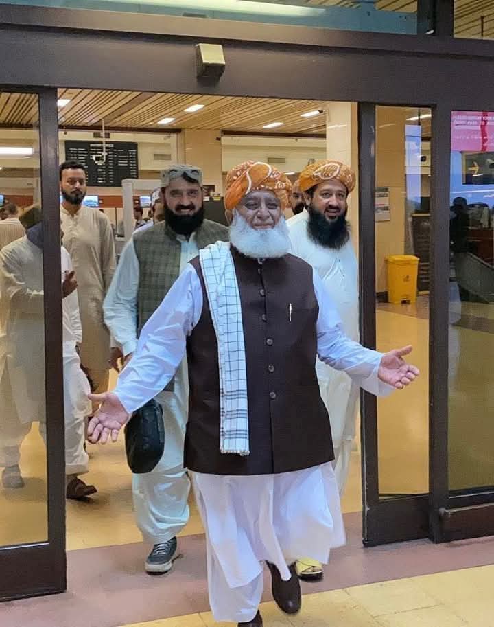 قائد محترم کراچی پہنچ گئے ـ