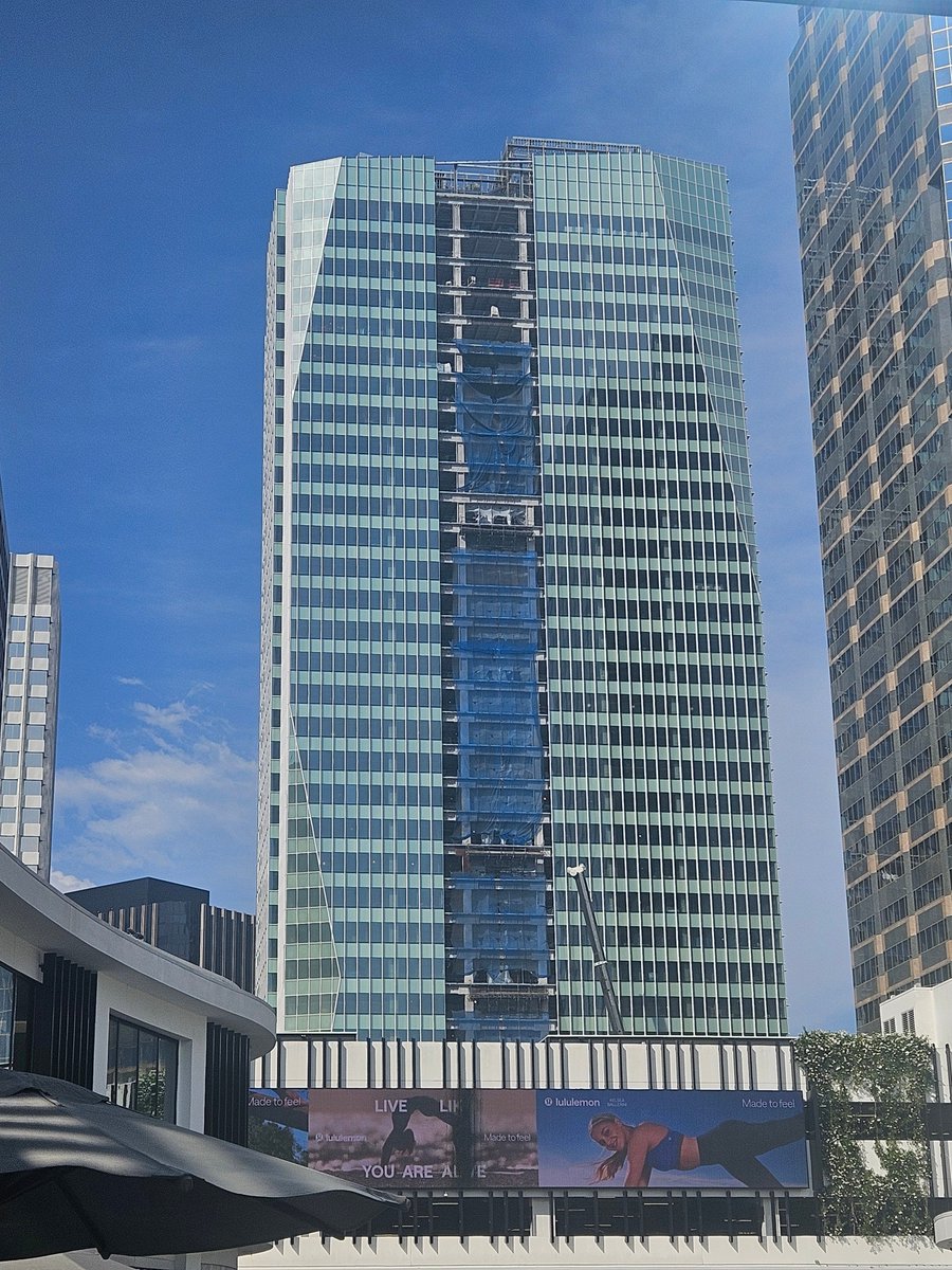 1950 S. Ave. of the Stars. Looking pretty good and almost fully complete! Taken from the Westfield Mall.

la.urbanize.city/post/glass-ext…

#centurycity #westfield

<a href="/CenturyCity/">CenturyCity</a> <a href="/WestfieldCC/">WestfieldCenturyCity</a> <a href="/metrolaalerts/">LA Metro Rider Alerts</a> <a href="/latimes/">Los Angeles Times</a>