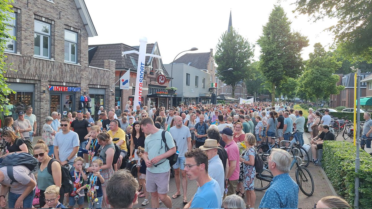 En ze zijn binnen...  #avond4daagse <a href="/GemeenteErmelo/">Gemeente Ermelo</a>