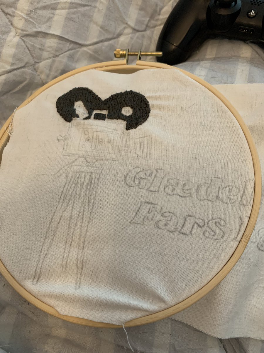 ChritizinGaming's tweet image. Working on a new embroidery pattern, for my dad 😁🥳🥰

#embroidery #formydad #videocamera