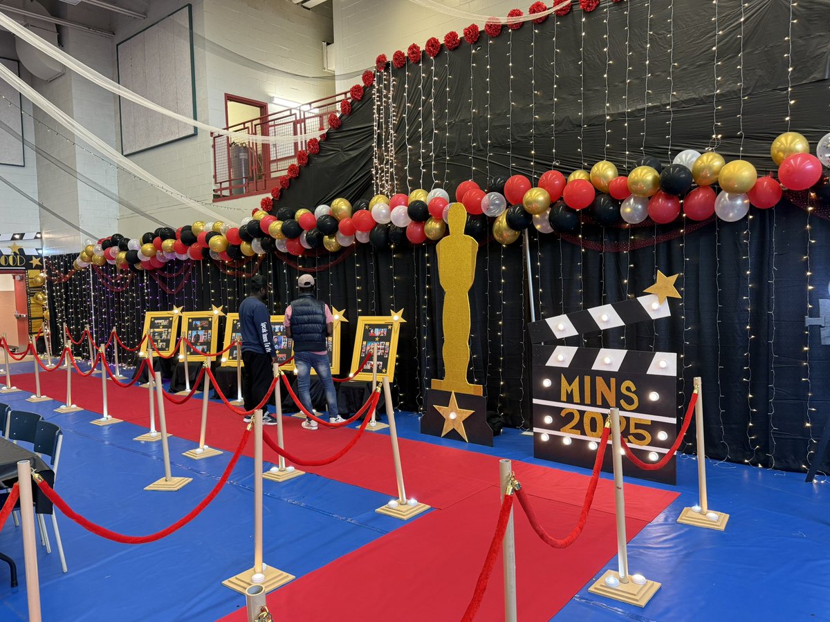 AnthonyGermain's tweet image. The Innu teens in Natuashish wanted a Hollywood 🎥 🎦 themed graduation celebration. Teachers and staff putting the finishing touches on what will be a special soirée in Natuashish!
