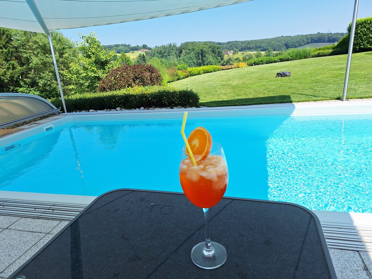 Freitagabend-Vibes! 😎 Letzter Termin vor dem Wochenende – so lässt sich der Tag perfekt ausklingen. 🍹🌴🌊 Genießt euren Abend! 🤗💚 

#WochenendeInSicht #lovemyjob #realestatelife #immobilienmakler #oststeiermark #letztertermin #easyhomeimmobilien #tollekunden