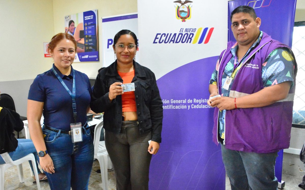 RCivil_Zona5's tweet photo. ✅ La acción en territorio contó con la presencia de @LissettIzurieta, coordinadora zonal 5 de @RegistroCivilec, y de @chrislarraga, teniente político de #Chobo, quienes supervisaron de primera mano la calidad de la atención brindada a la ciudadanía.
#ElNuevoEcuador https://t.co/OlBvX4Kilm