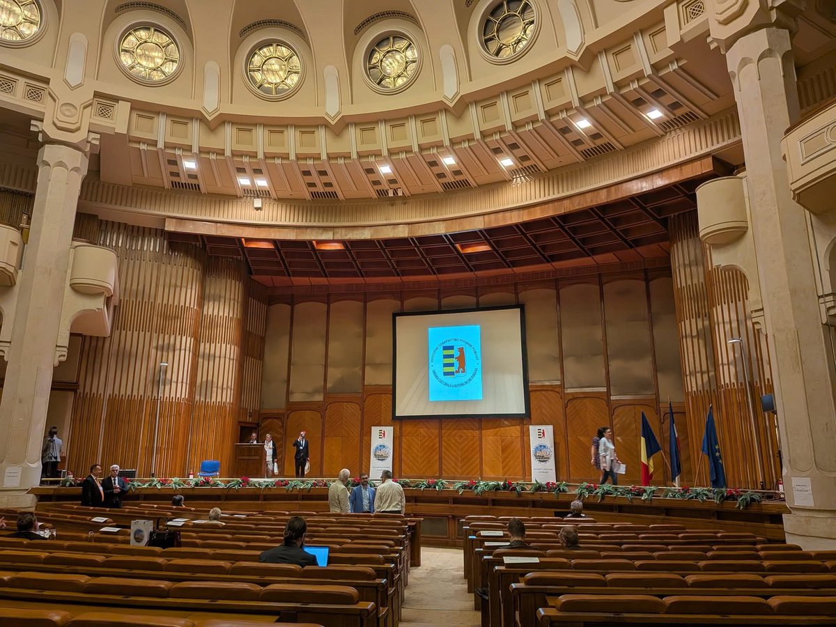 🇪🇺🇷🇴 Румынія, Бухарест: 13 юня 2025 року у Палаці Парламенту одкрыло ся засіданя «XVIII. Світового конґресу Русинів», орґанізатором котрого є Культурноє товариство Русинів Румунії. 
#carpathorusyn #rusnaks #rusini