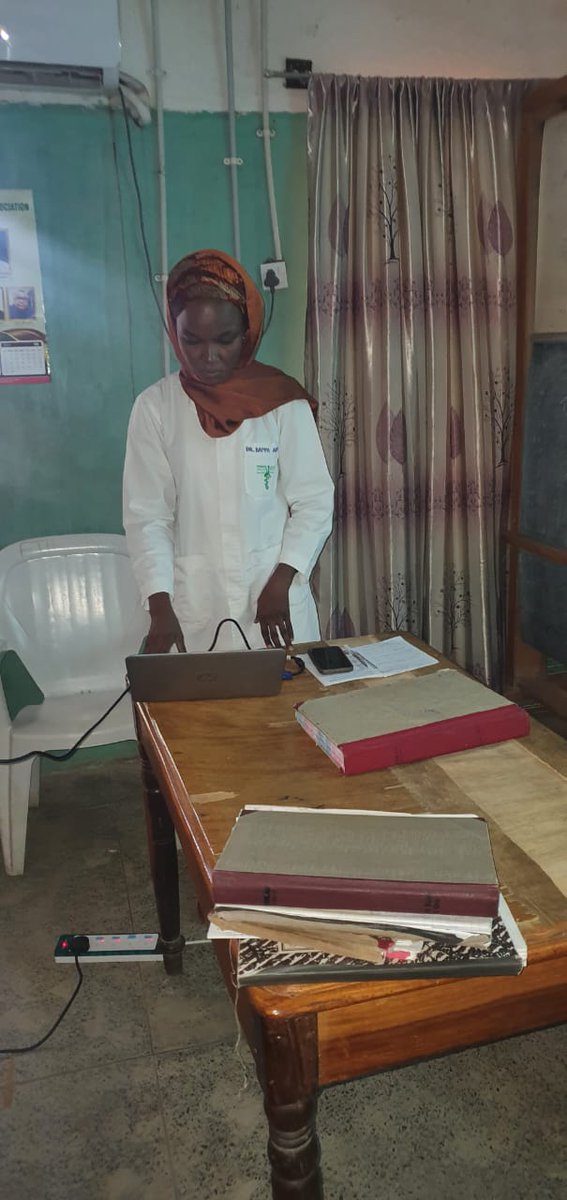 RabiuIB's tweet photo. Dr. Aisha making presentation on FGS awareness lecture at department of O&amp;G of Federal Teaching Hospital Gombe https://t.co/Iyx3TyqbNS