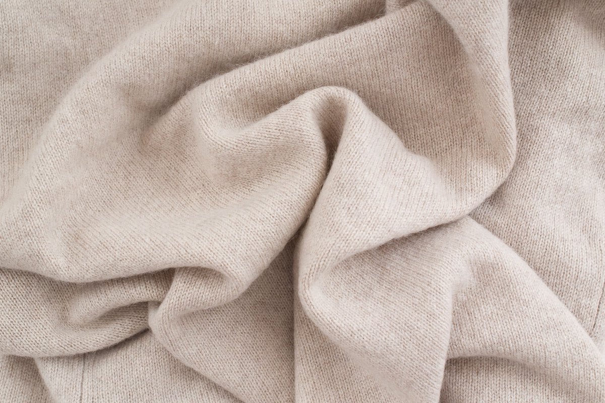 A new study demonstrates how handheld near-infrared spectroscopy can be a powerful, accurate tool to distinguish real cashmere from wool.

Read more: hubs.li/Q03s20GN0