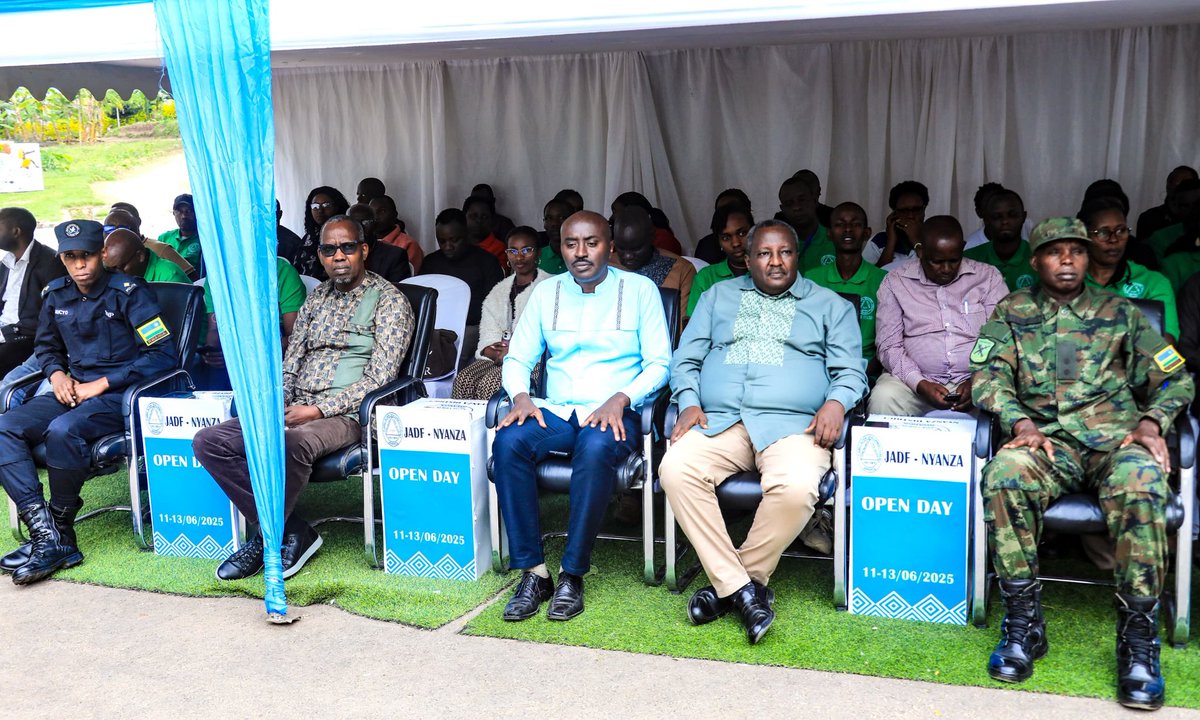 Nyanza District (@nyanzadistrict) on Twitter photo Abitabiriye Umunsi w'umufatanyabikorwa, banitabiriye igikorwa cyo gusoza imurikabikorwa ry'abafatanyabikorwa mu iterambere (JADF Nyanza Open Day) ryari rimaze iminsi3. Umuyobozi w'Akarere w'Agateganyo <a href="/P_Kajyambere/">Kajyambere Patrick</a>, afatanyije n'izindi nzego babashimiye babaha na certificates. Abitabiriye Umunsi w'umufatanyabikorwa, banitabiriye igikorwa cyo gusoza imurikabikorwa ry'abafatanyabikorwa mu iterambere (JADF Nyanza Open Day) ryari rimaze iminsi3. Umuyobozi w'Akarere w'Agateganyo <a href="/P_Kajyambere/">Kajyambere Patrick</a>, afatanyije n'izindi nzego babashimiye babaha na certificates.