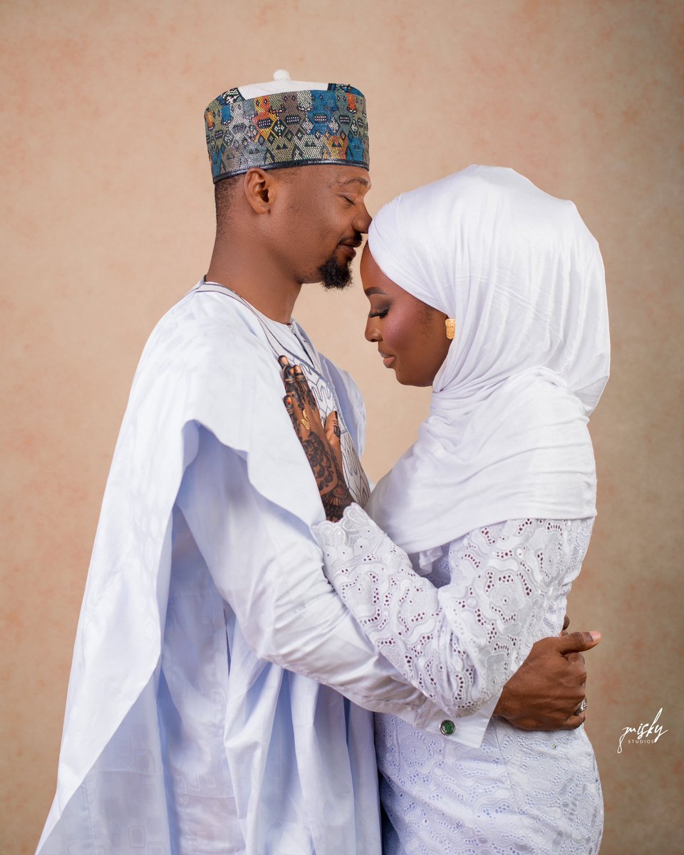 I completed half of my deen earlier this week guys. I got married to <a href="/AfolabiKhairah/">khayrahh💙</a>. No, we did not meet on Twitter 😂.

May Allah make ours one of the best. 

Kindly remember us in your duas.❤️💍
