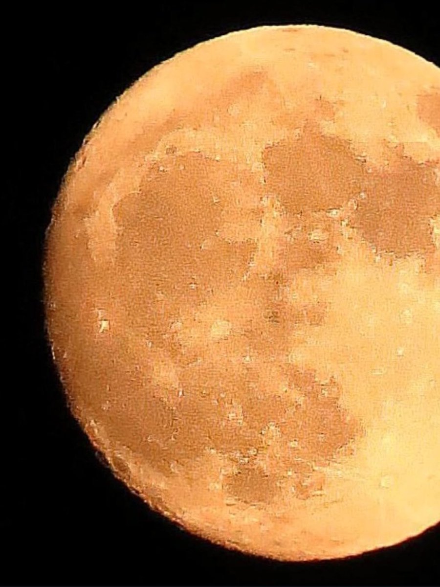 simonemodica_'s tweet photo. Canon 5d Mark IV con Tamron 150-500mm f6.3 ISO 3200 + Teleconverter 2x #Luna https://t.co/z9qx99oH3Y
