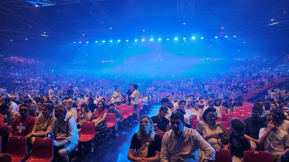 C'est partie pour le Zenith de <a href="/dCastelloLopes/">David Castello-Lopes</a> avec l'ami <a href="/thelan/">Julien Recurt</a>. Je penses qu'on est assez près pour claquer le cheese!