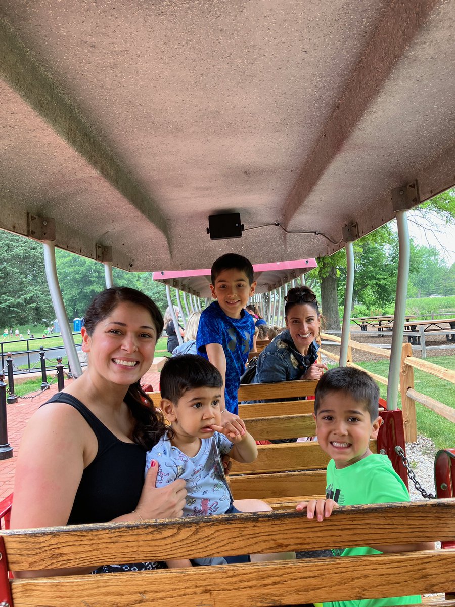 BirthToThree203's tweet image. 38 Families were able to enjoy a morning at Blackberry Farm! @Naperville203 #elevate203