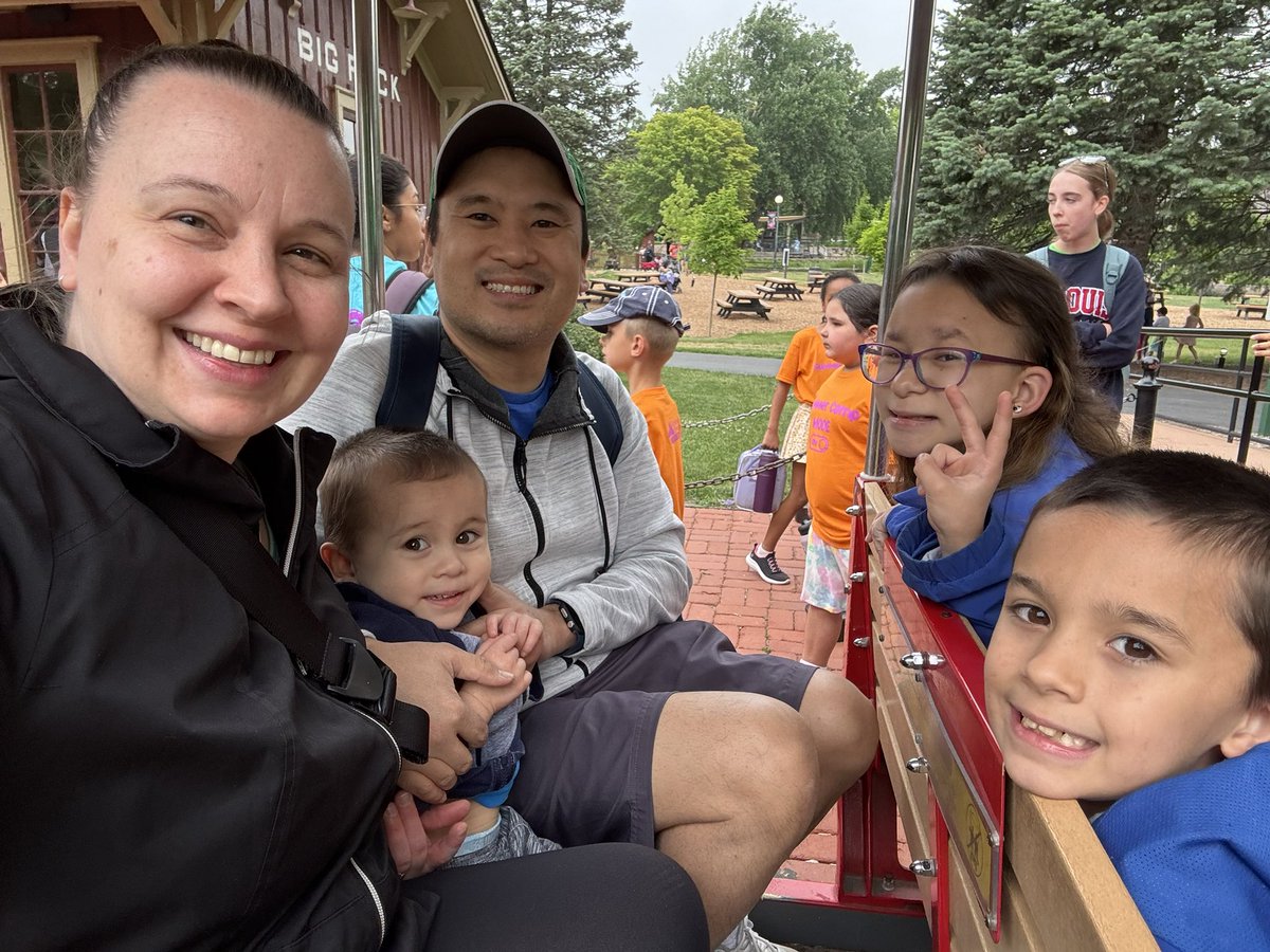 BirthToThree203's tweet image. Thanks to all the families who were able to join our group connection today. We hope you enjoyed Blackberry Farm! @Naperville203 #elevate203