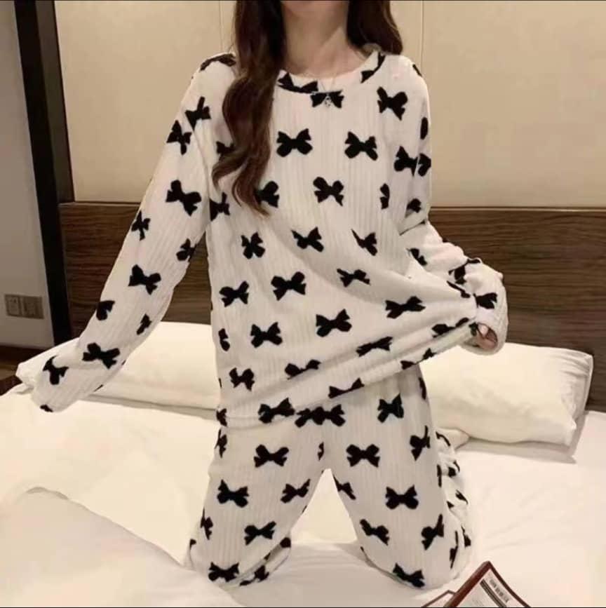 MisandryLuna's tweet photo. You guys my Young sisters are selling thick PJs please buy from them https://t.co/MwCdW3psjS